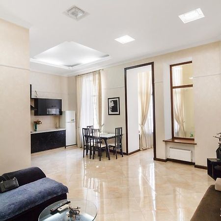 Downtown Prestige Apartment Одеса Екстериор снимка