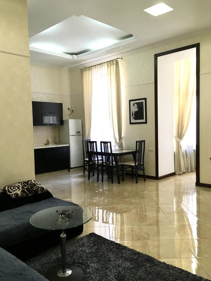 Downtown Prestige Apartment Одеса Екстериор снимка
