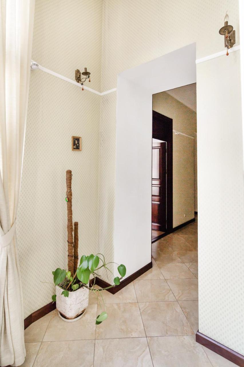 Downtown Prestige Apartment Одеса Екстериор снимка