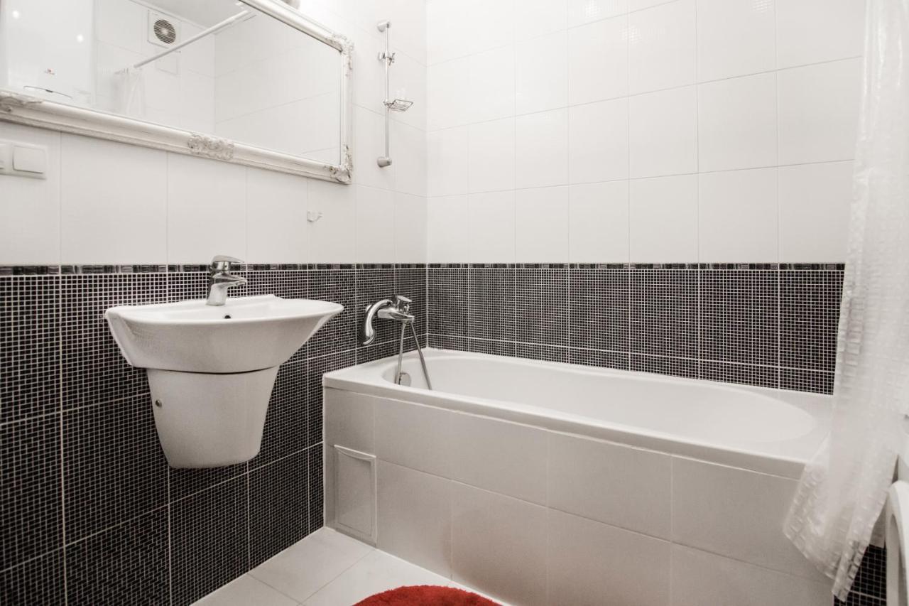 Downtown Prestige Apartment Одеса Екстериор снимка