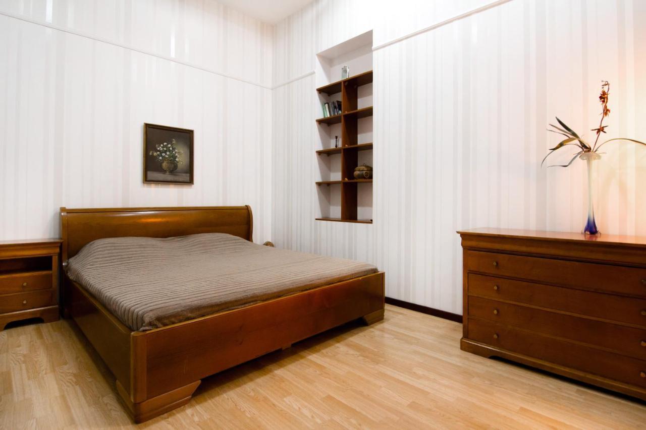 Downtown Prestige Apartment Одеса Екстериор снимка